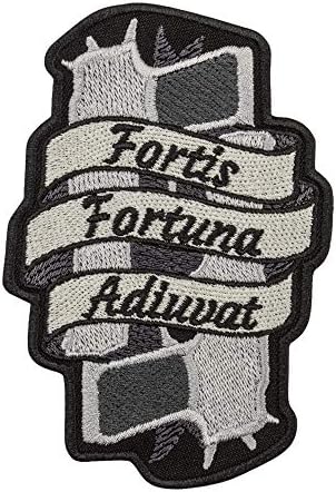 Нашивка Fortis Fortuna Adiuvat с бродерия - Фортуна е Свършил Смелост, Тактическа бродирана нашивка - Шир - Размер: 2,8