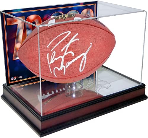 Футболна топка с автограф Пейтона Мэннинга Denver Broncos на стойка от Червено Дърво, Футболна Витрина с 70 000 Проходными